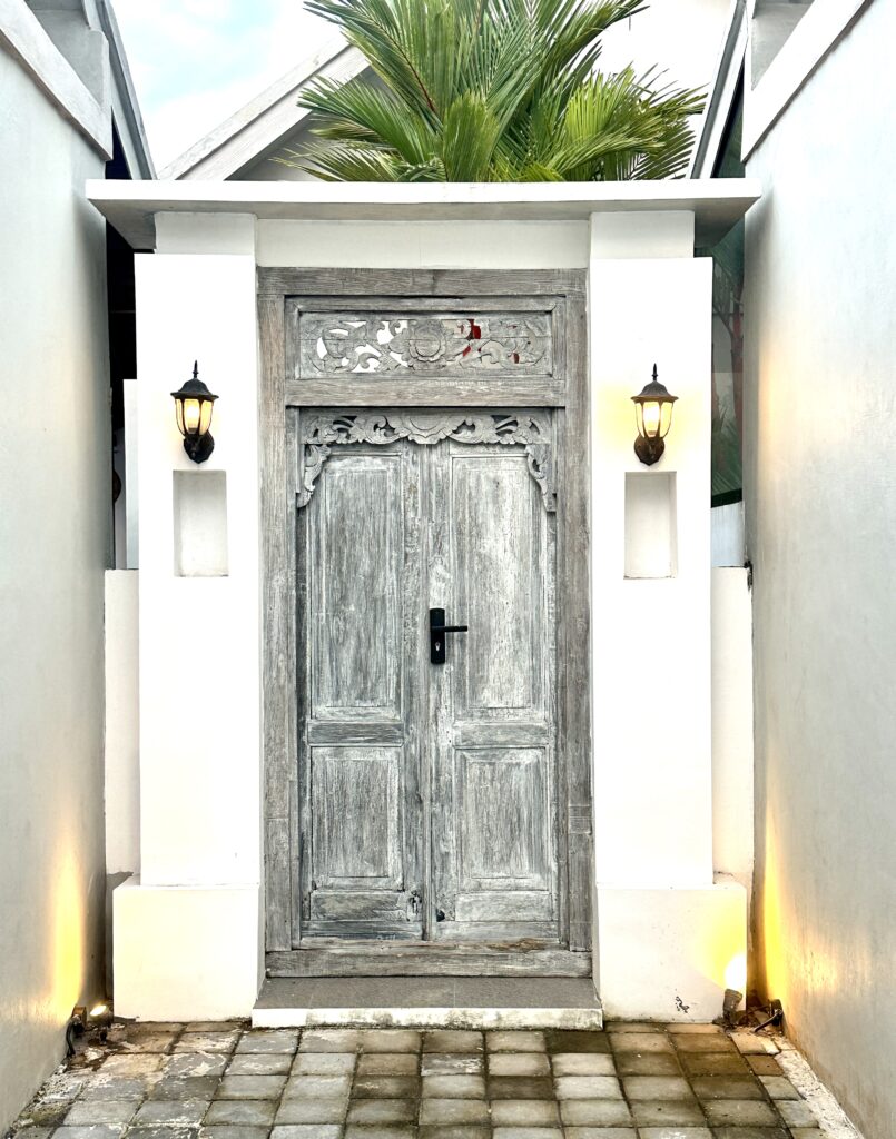 Traditional carved entrance door, Casa Di Seseh