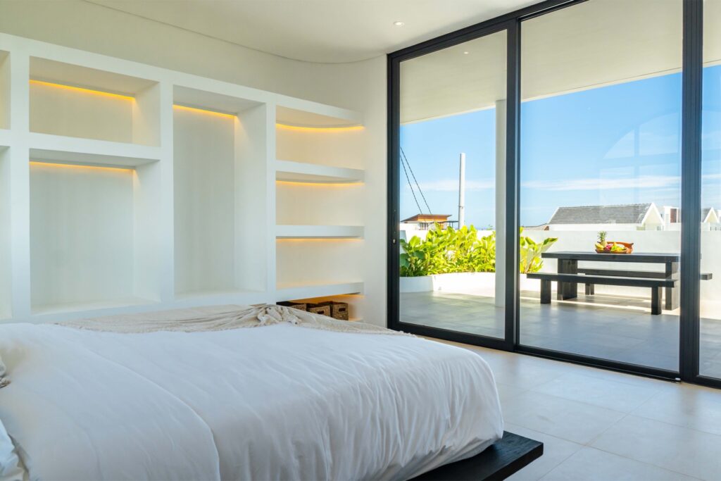 Bedroom with private rooftop terrace access, Casa di Cemagi