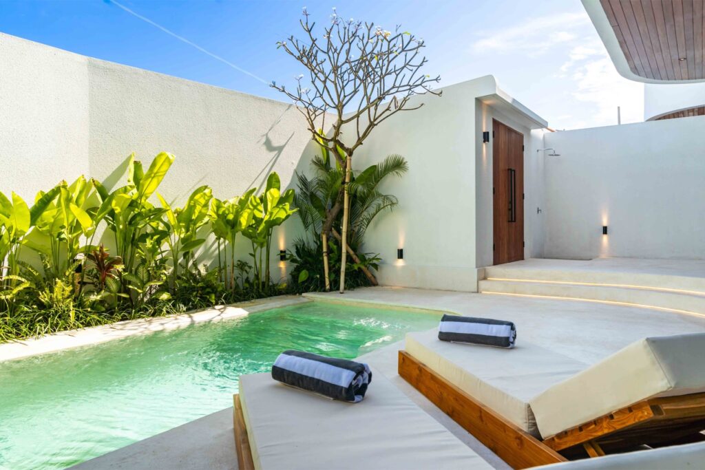 Plunge pool and outdoor shower, Casa di Cemagi Villa Uno