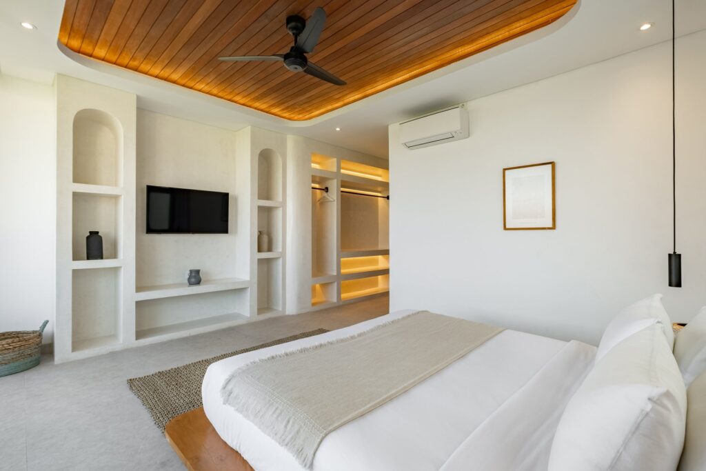 Bedroom with garden view at Villa Tre