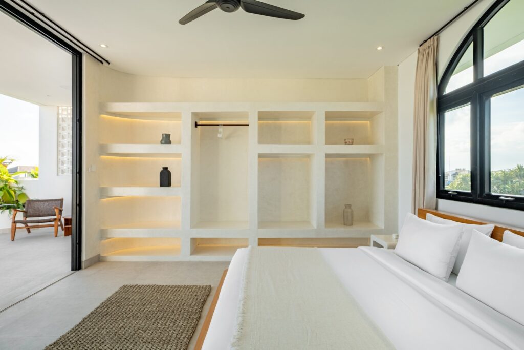 Bedroom wardrobe and dressing area at Villa Tre