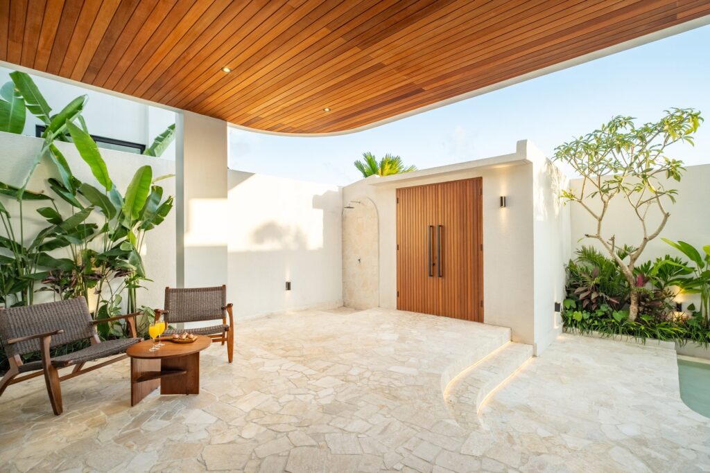 Entrance courtyard at Villa Tre