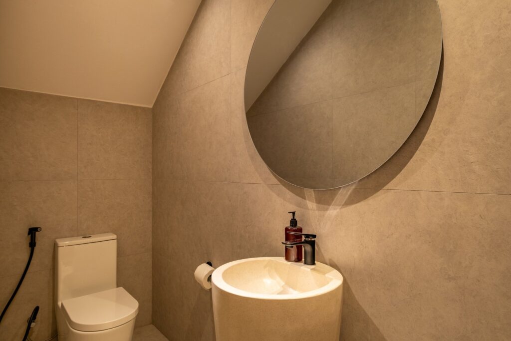 Guest powder room at Villa Tre