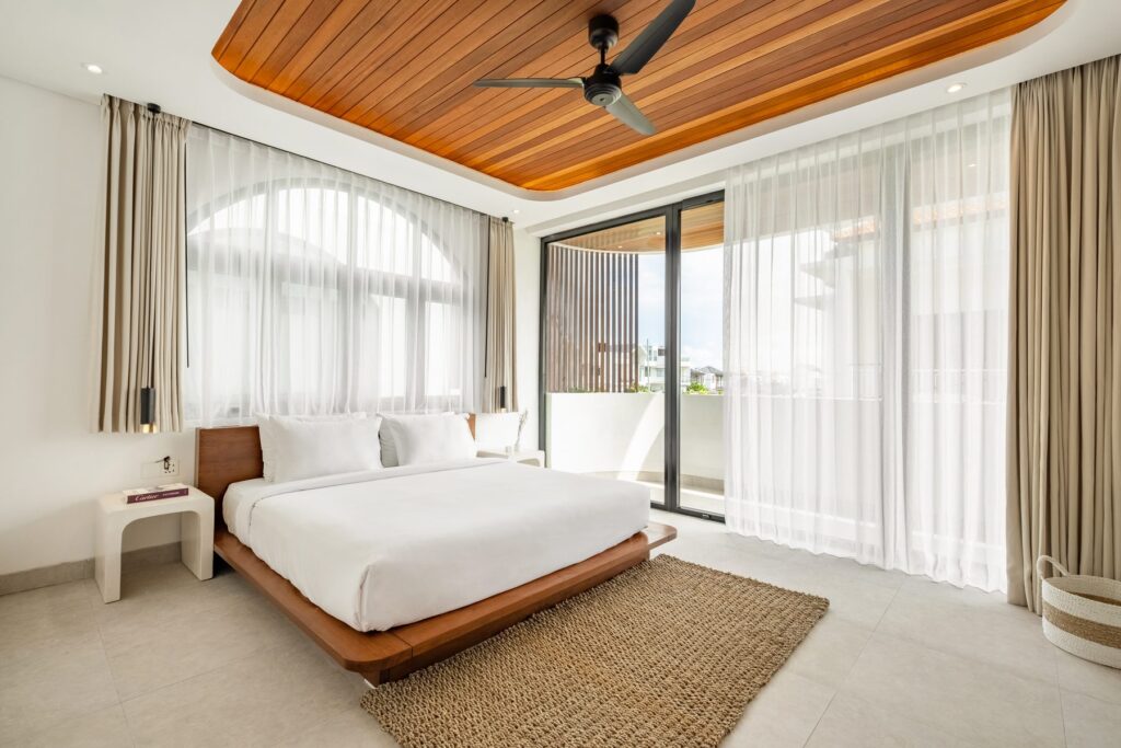 King bedroom with terrace access at Villa Quattro