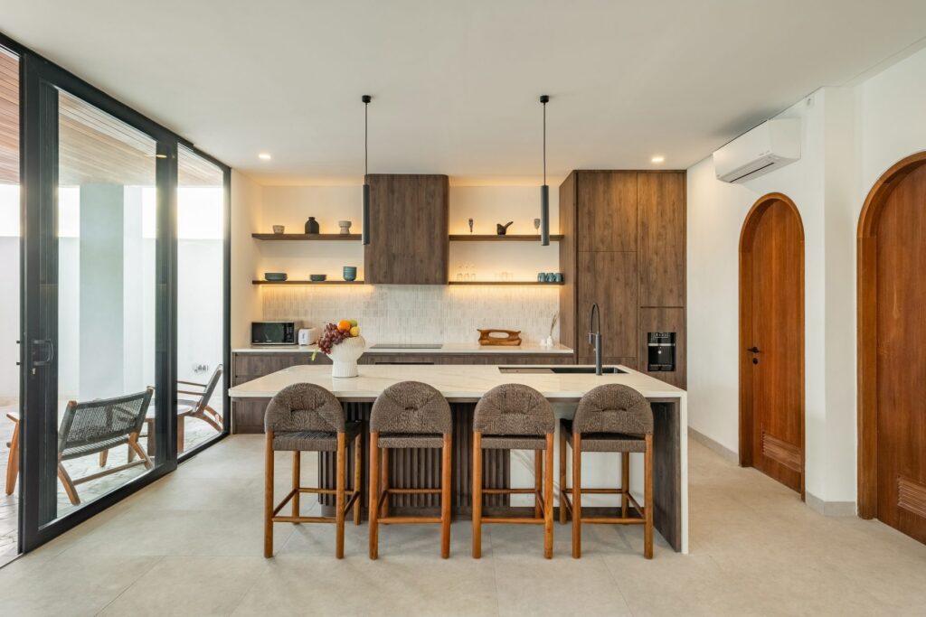 Fully equipped kitchen and dining area at Villa Quattro
