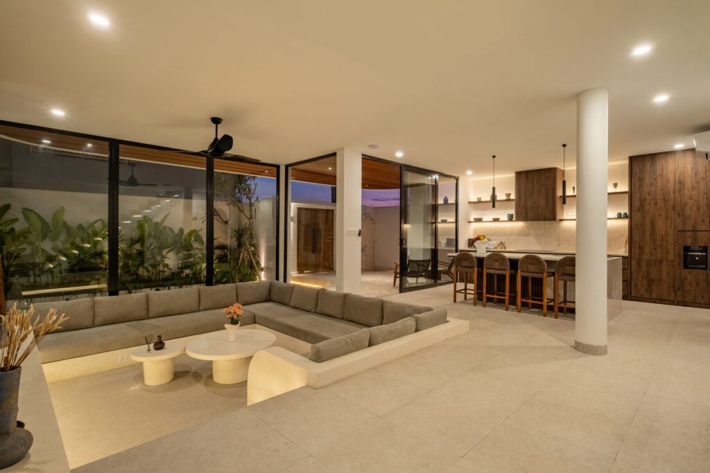 Villa Quattro living room in the evening