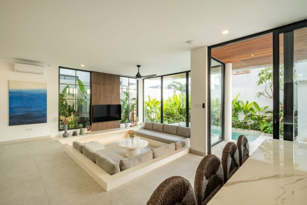Open plan living and dining space at Villa Quattro